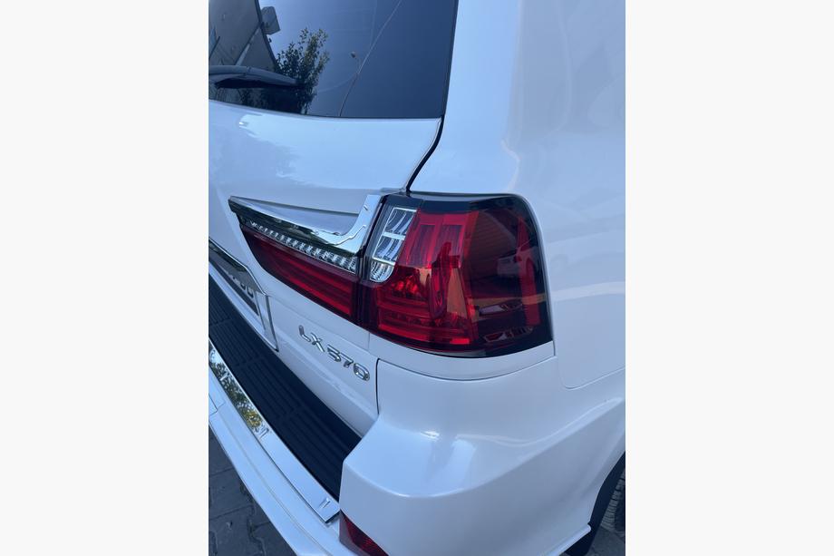Lexus LX570/450d 2008-2022 Kit de conversión facelift de modelo 2008-2016 a TRD Superior (2016-2020) Foto 7