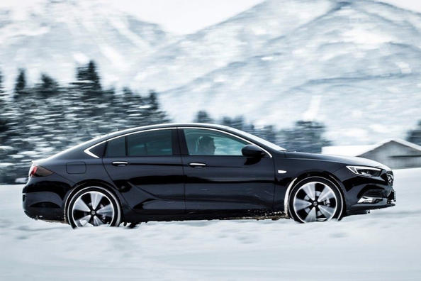 Revisión de liftback de tamaño mediano Opel Insignia Grand Sport Foto 3