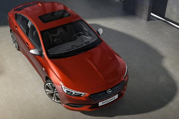 Revisión de liftback de tamaño mediano Opel Insignia Grand Sport Foto 11