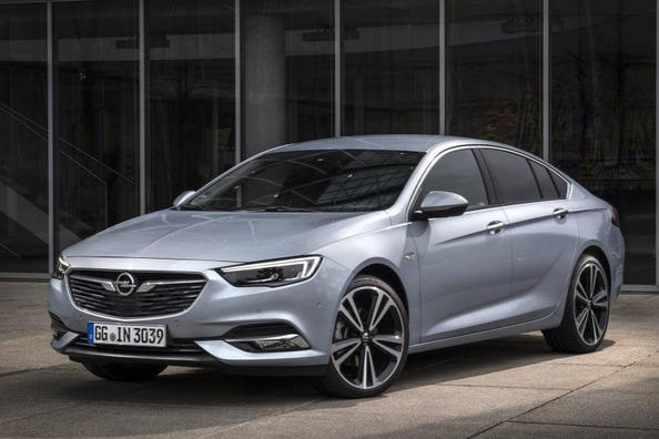 Revisión de liftback de tamaño mediano Opel Insignia Grand Sport Foto 7