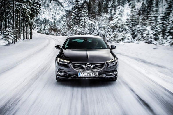 Revisión de liftback de tamaño mediano Opel Insignia Grand Sport Foto 2