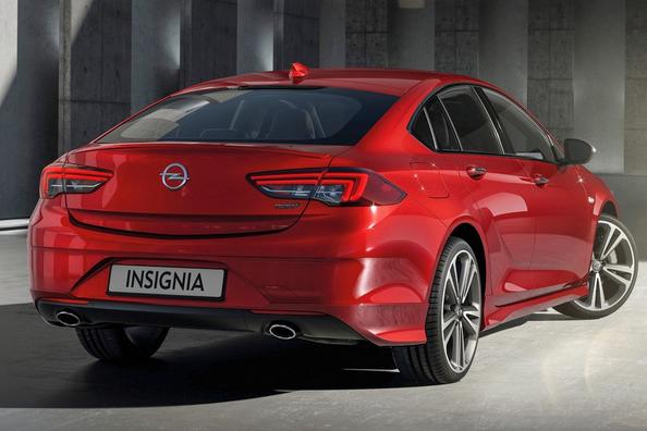 Revisión de liftback de tamaño mediano Opel Insignia Grand Sport Foto 5