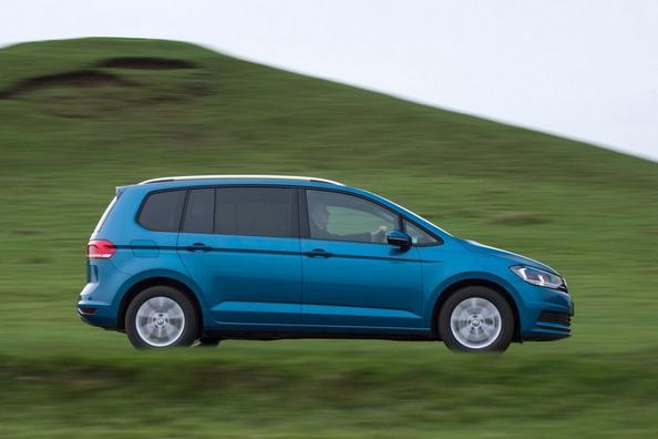 Revisión de la furgoneta compacta Volkswagen Touran de segunda generación Foto 11