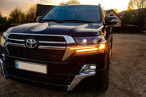 Toyota Land Cruiser 200 2007-2021 Pestañas de faros con LED (2016↗) foto 6