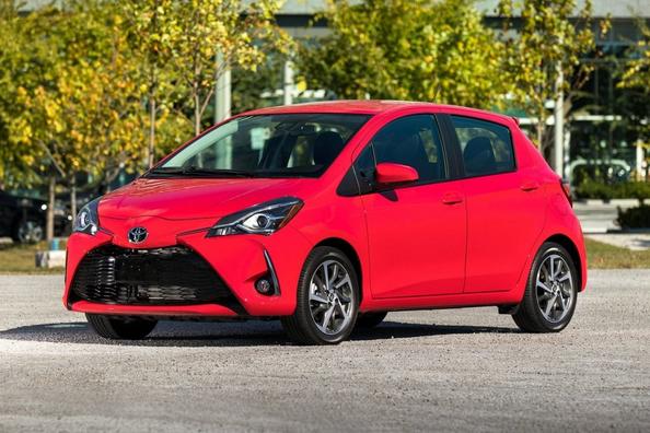 Revisión del hatchback subcompacto actualizado Toyota Yaris