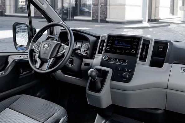 El examen de la camioneta Toyota Hiace de la nueva generación Foto 4