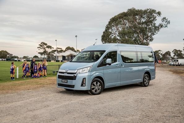 El examen de la camioneta Toyota Hiace de la nueva generación Foto 8