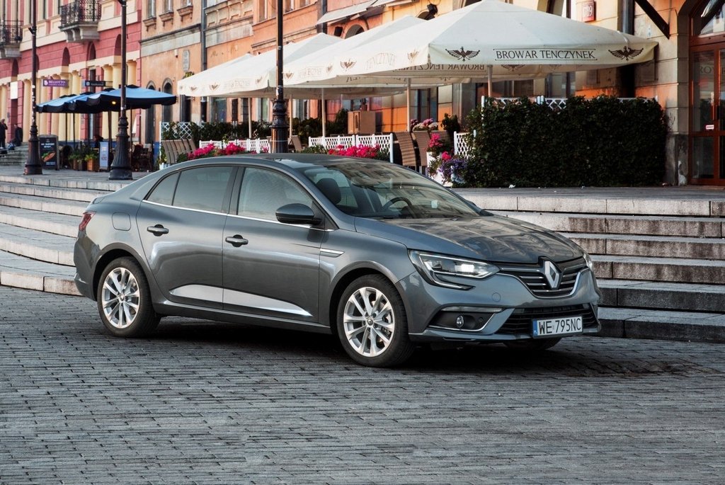 El examen de la berlina Renault Megane de la cuarta encarnación