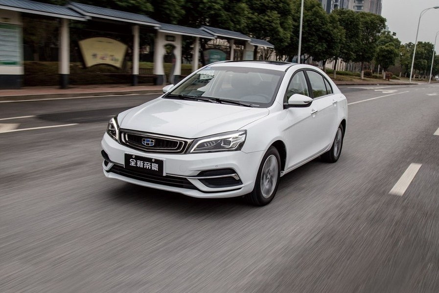 Revisión actualizada de la berlina Geely Emgrand 7