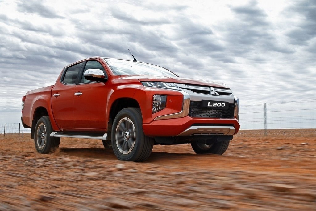 El examen actualizado de la parte trasera de la camioneta Mitsubishi L200