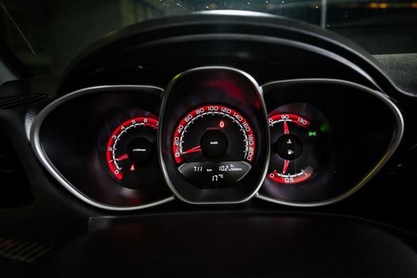 Variante deportiva de la berlina Lada Vesta Sport Foto 13