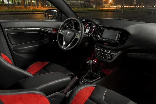 Variante deportiva de la berlina Lada Vesta Sport Foto 11