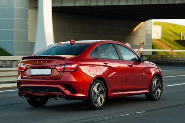 Variante deportiva de la berlina Lada Vesta Sport Foto 7