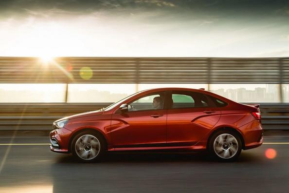Variante deportiva de la berlina Lada Vesta Sport Foto 6