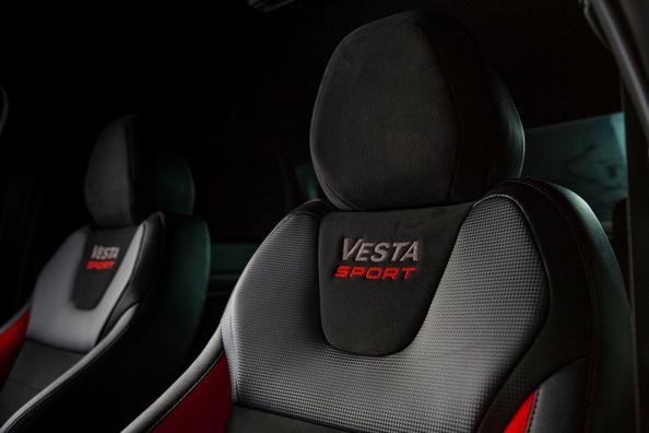 Variante deportiva de la berlina Lada Vesta Sport Foto 8