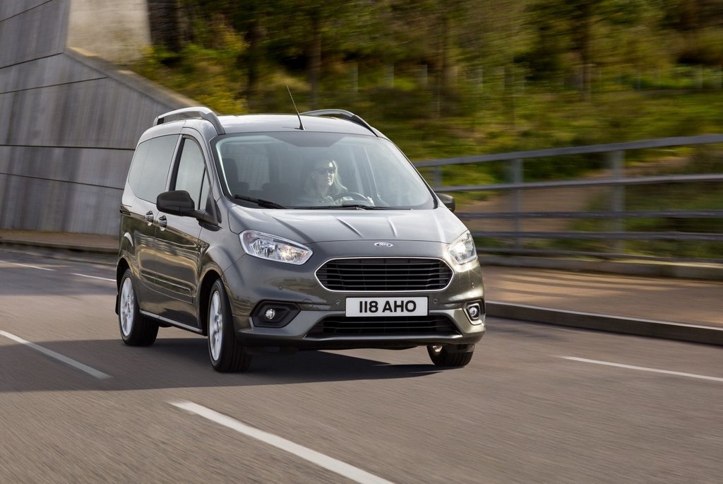 Reseña de cd minivan Ford Tourneo Courier