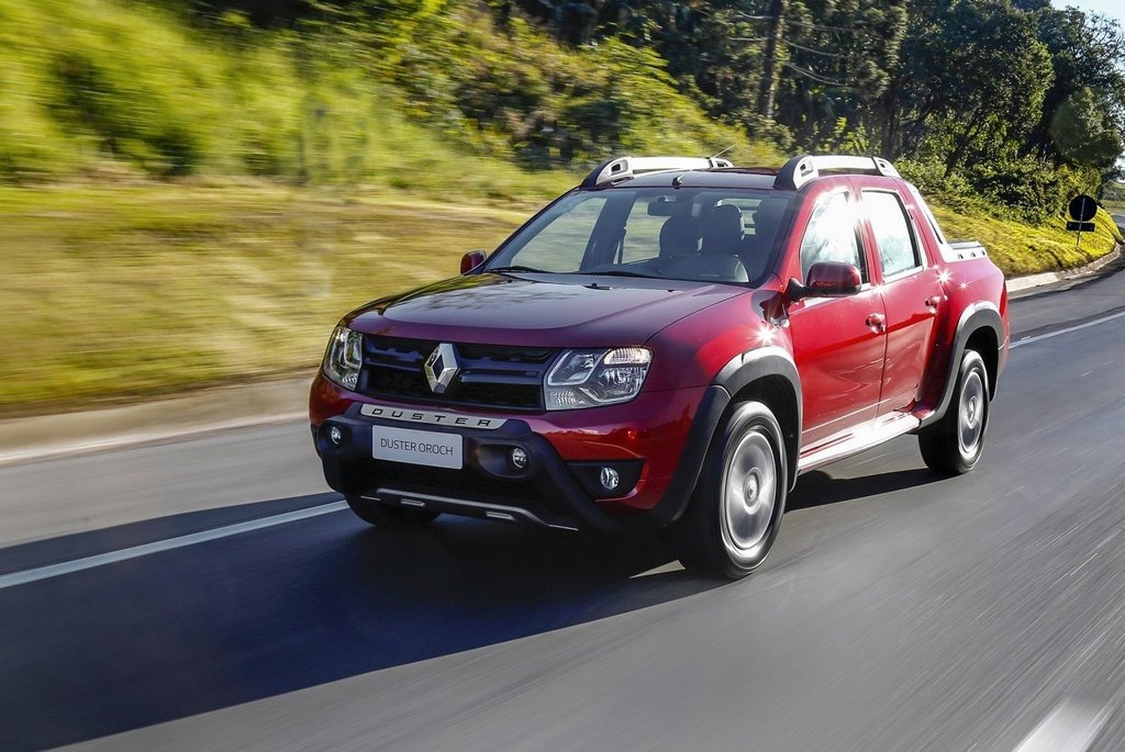Examen de la parte trasera de la camioneta Renault Duster Oroch