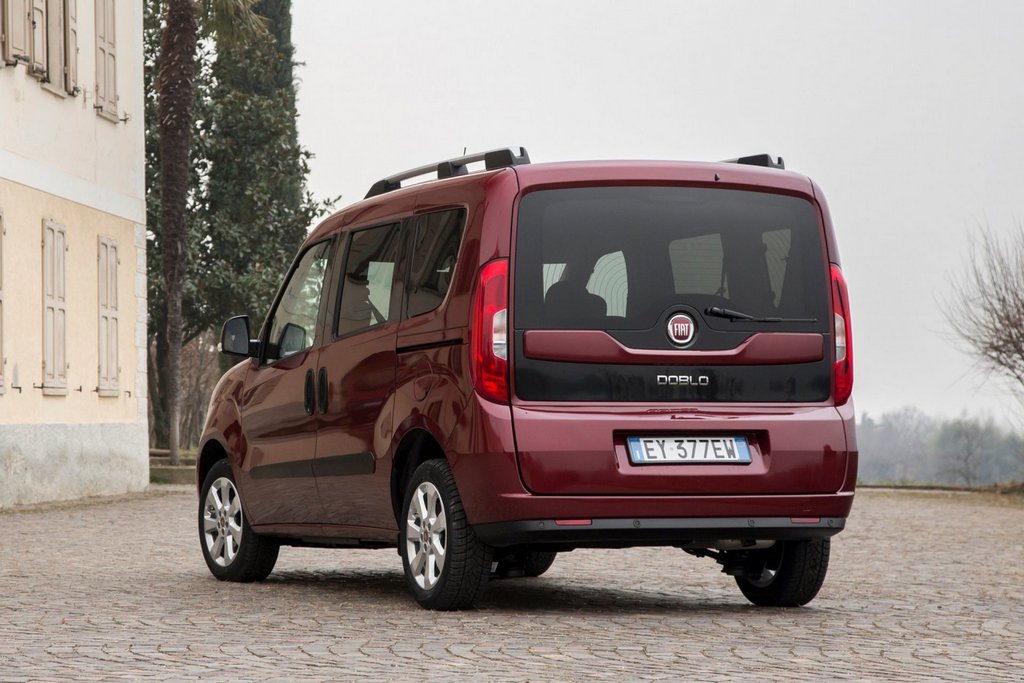 Revisión de la furgoneta compacta actualizada Fiat Doblo