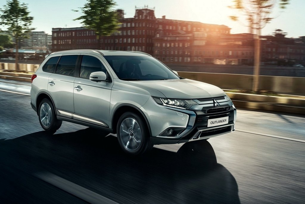 El examen de cruce Mitsubishi Outlander