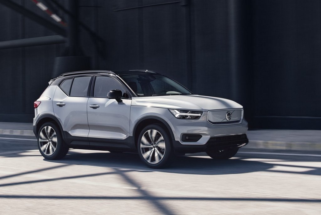 Hervidor polnoprivodniy crossover Volvo XC40 Recharge