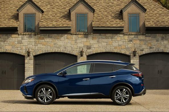 Revisión del crossover mediano actualizado Nissan Murano Foto 2