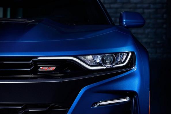 Modificación rediseñada del cupé deportivo Chevrolet Camaro Foto 9