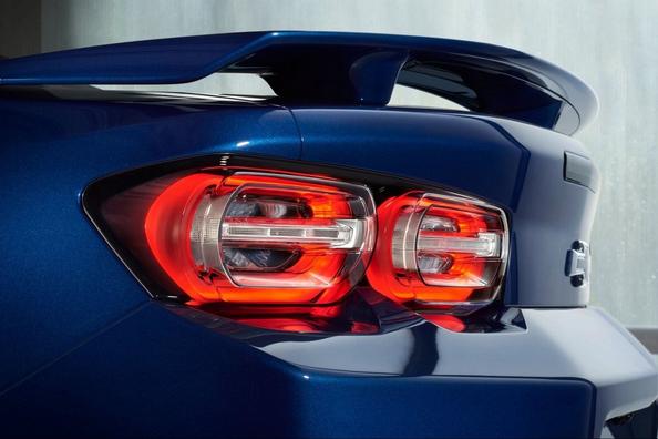 Modificación rediseñada del cupé deportivo Chevrolet Camaro Foto 8