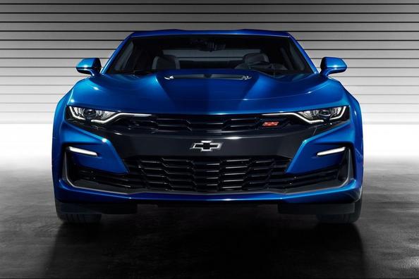 Modificación rediseñada del cupé deportivo Chevrolet Camaro Foto 3