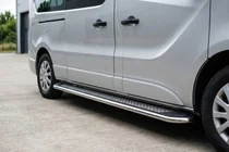 Opel Vivaro 2001–2015 Estribos Laterales Maydos V2 (2 uds., Aluminio y Acero Inoxidable) Batalla Corta foto 1