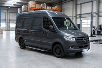 Mercedes Sprinter W907/W910 2018- Estribos laterales Bosphorus Grey (2 uds., aluminio) foto 1