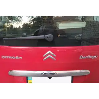 Moldura cromada sobre la matrícula (acero inoxidable) Citroen Berlingo 2008-2018 foto 1