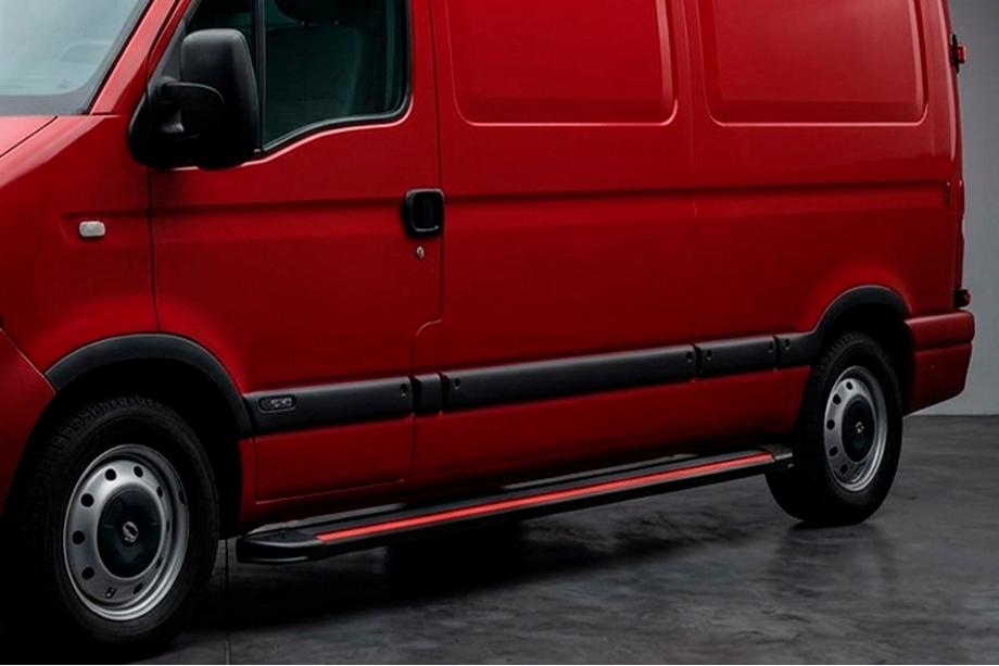 Nissan Interstar 2002-2010 Estribos Laterales Maya Red (2 uds., Aluminio) Image
