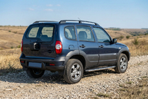 Chevrolet Niva 1998-2020 Estribos Laterales BlackLine (2 uds., Aluminio) foto 1