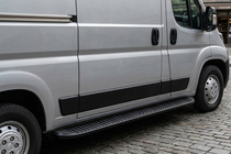 Fiat Ducato 2006-2025 Estribos Laterales Tayga Black (2 uds., Aluminio) foto 1