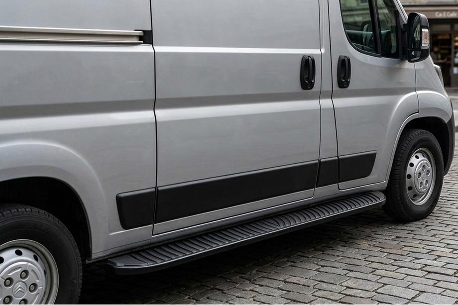 Fiat Ducato 2006-2025 Estribos Laterales Tayga Black (2 uds., Aluminio) Image