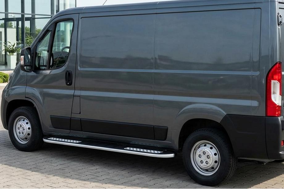 Fiat Ducato 2006-2025 Estribos Laterales Tayga V2 (2 uds., Aluminio) Image