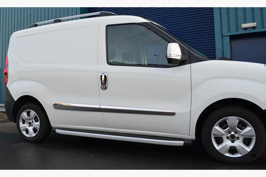 Fiat Fiorino/Qubo 2008-2024 Cubiertas y molduras cromadas para manijas de puertas (acero inoxidable, 8 piezas) OmsaLine - Acero Inoxidable Italiano Foto 16