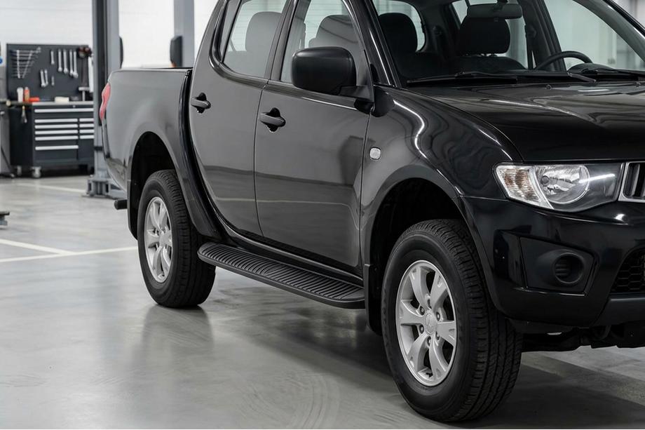 Mitsubishi L200 2015-2024 Estribos Laterales Tayga Black (2 uds., Aluminio) Image