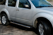 Nissan Pathfinder R51 2005-2014 Estribos BlackLine (2 uds., aluminio) foto 1
