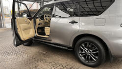 Nissan Patrol Y62 2010-2024 Estribos Laterales New Vision Grey (2 uds., Aluminio) foto 4