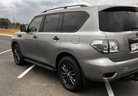 Nissan Patrol Y62 2010-2024 Estribos Laterales New Vision Grey (2 uds., Aluminio) foto 2