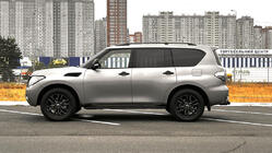 Nissan Patrol Y62 2010-2024 Estribos Laterales New Vision Grey (2 uds., Aluminio) foto 10