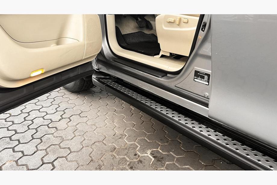 Nissan Patrol Y62 2010-2024 Estribos Laterales New Vision Grey (2 uds., Aluminio) Foto 3