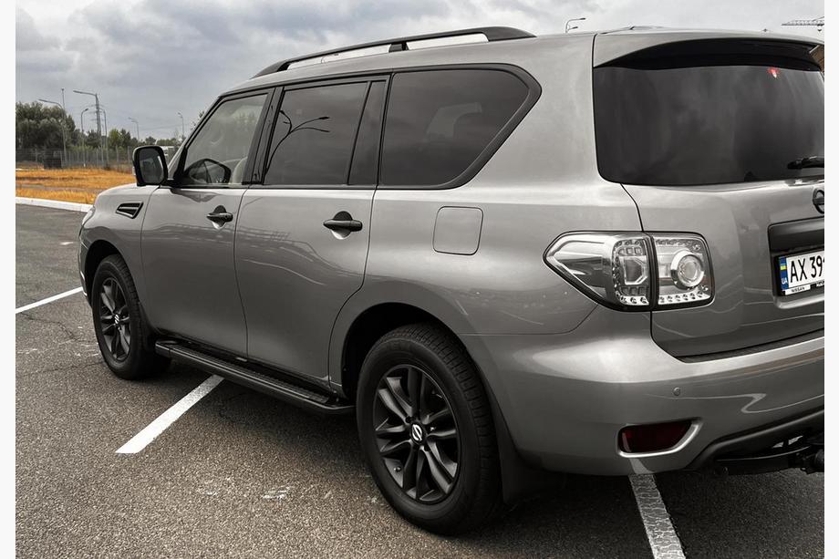 Nissan Patrol Y62 2010-2024 Estribos Laterales New Vision Grey (2 uds., Aluminio) Foto 2