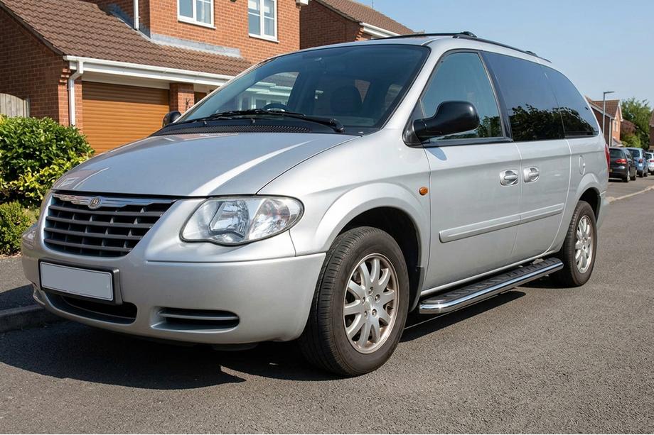 Chrysler Voyager 2001-2007 Estribos Laterales Maydos V1 (2 uds., Aluminio) Image