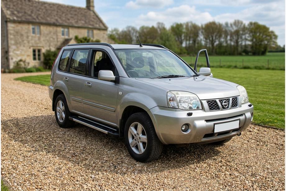 Nissan X-trail T30 2002-2007 Estribos Laterales RedLine V1 (2 uds., aluminio) Image