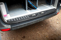 Mercedes Sprinter W907/W910 2018- Protector de parachoques trasero EuroCap (ABS) foto 3