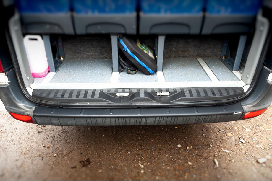 Mercedes Sprinter W907/W910 2018- Protector de parachoques trasero EuroCap (ABS) Image