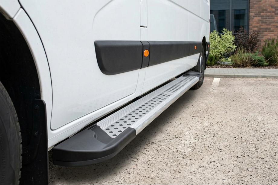Renault Master 2011-2023 Estribos Laterales New Vision Grey (2 uds., Aluminio) Batalla Larga Image