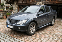 SsangYong Action 2005-2018 Estribos Laterales New Vision Black (2 uds., Aluminio) foto 1
